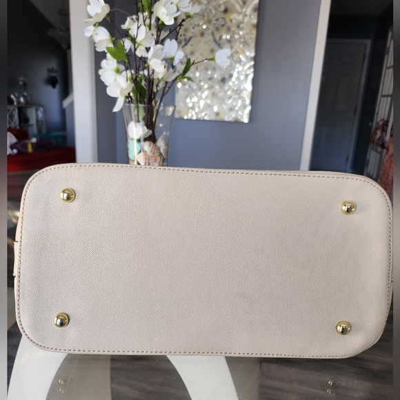 Anne Klein cream color handbag - Picture 4 of 8